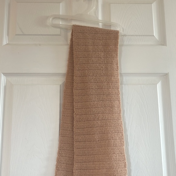 Peachy beige scarf - Picture 3 of 6